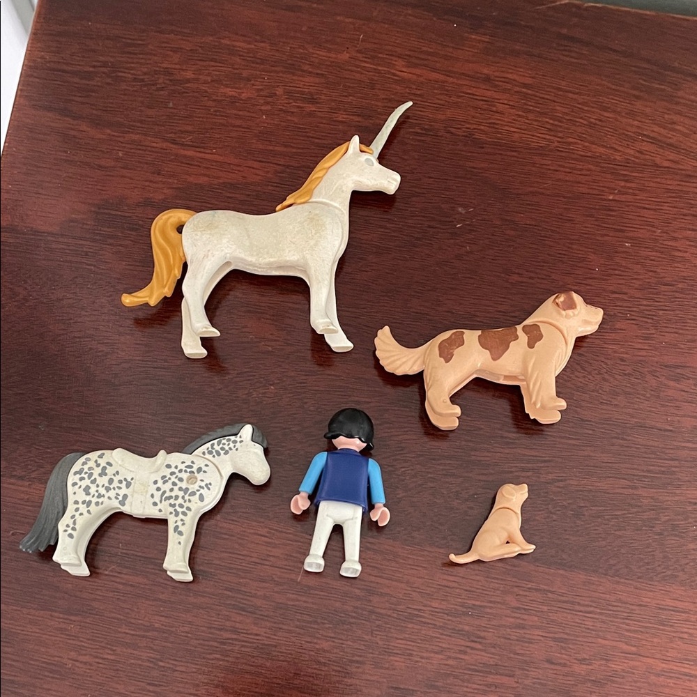 Playful Adventure Set with Unicorn and Animals - Picture 3 of 3